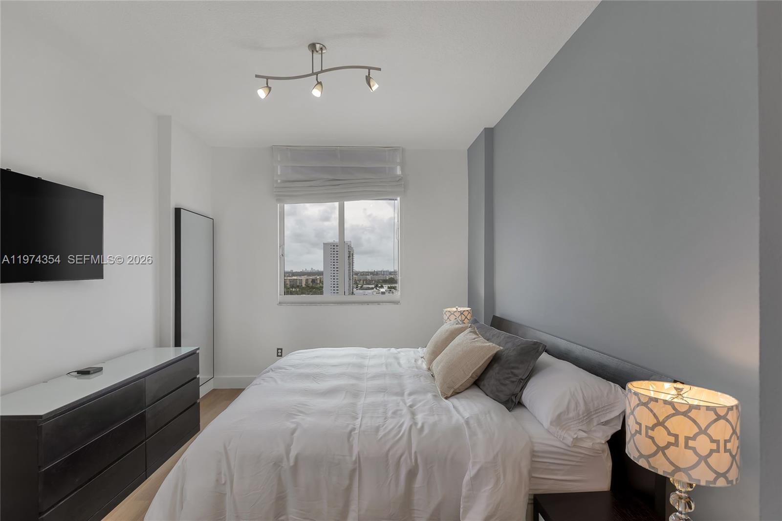 image The Venture at Aventura8