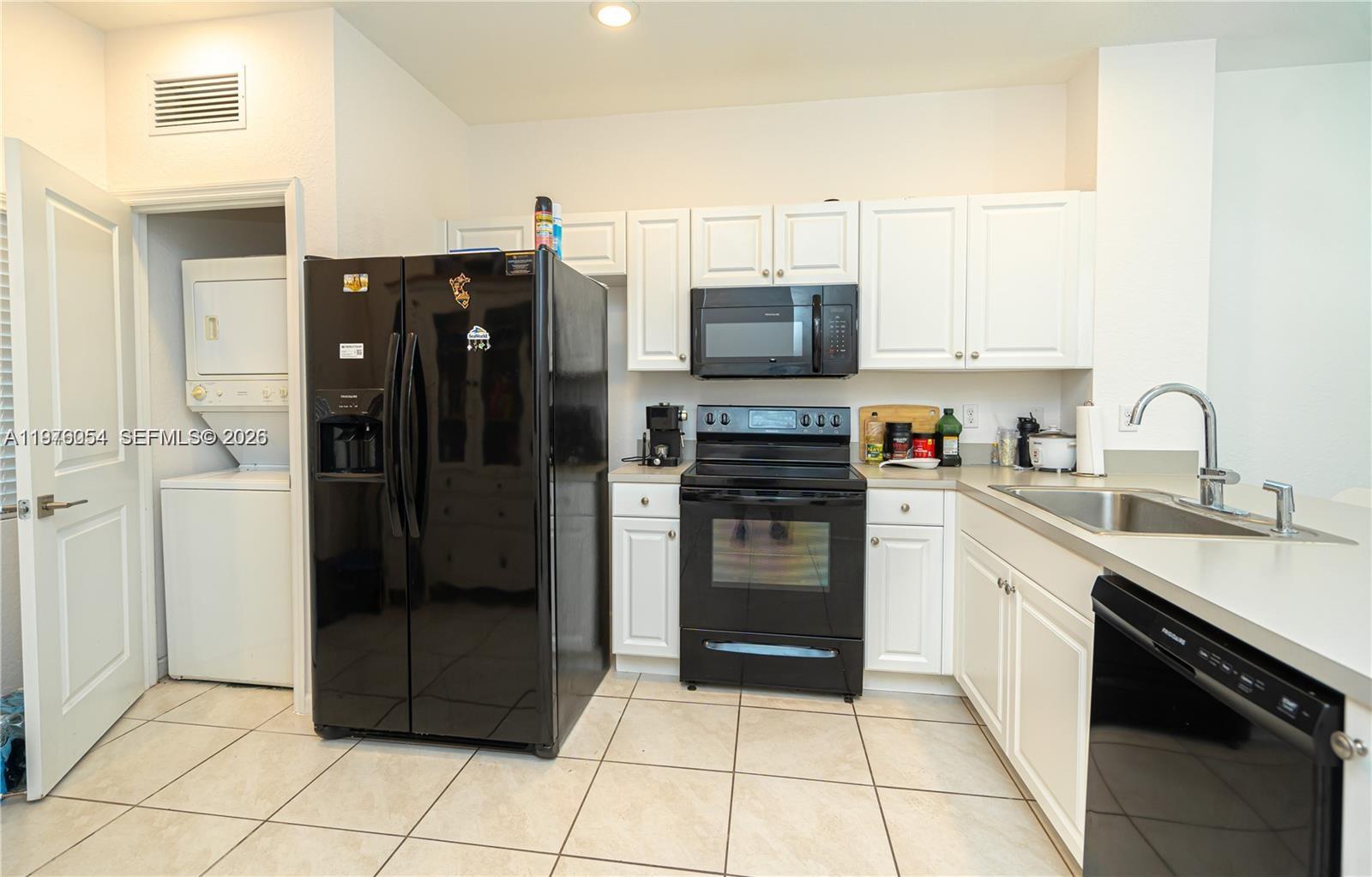 2820 NW 180th St Miami Gardens, FL 33056