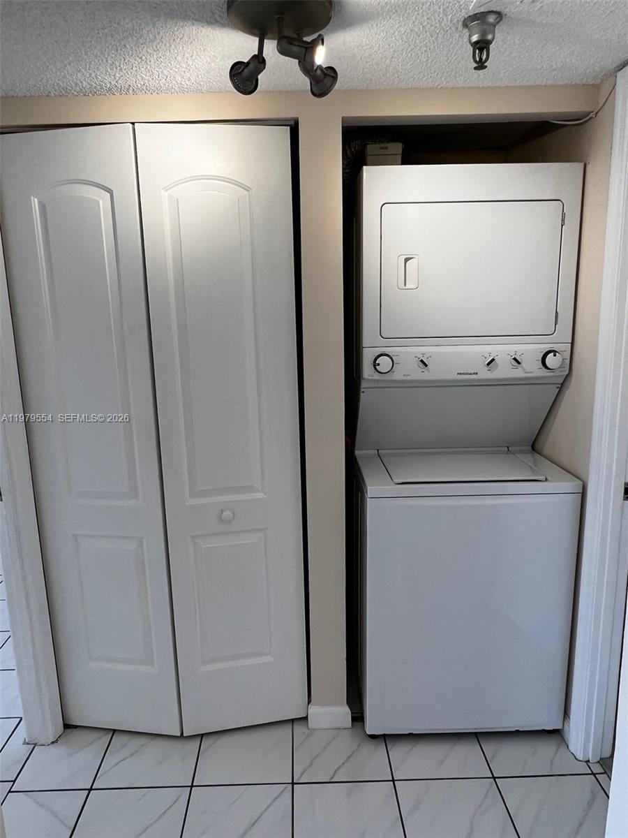 image Winston Towers 70012