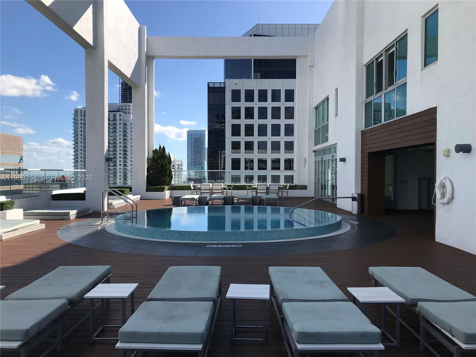 image 500 Brickell West21