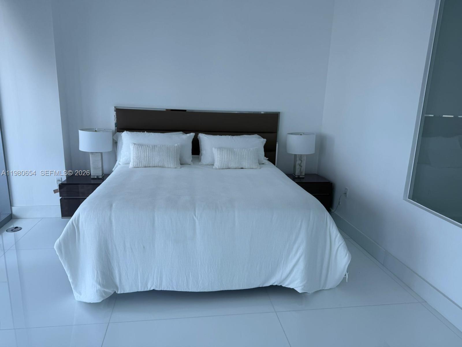 200 Biscayne Blvd Way #4801 Miami, FL 33131