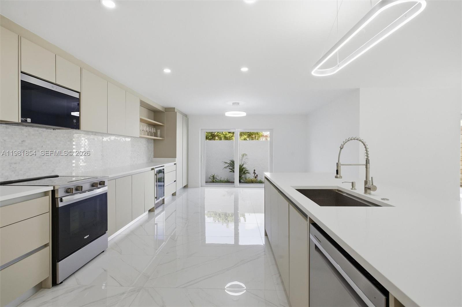 13911 SW 100th Ln Miami, FL 33186