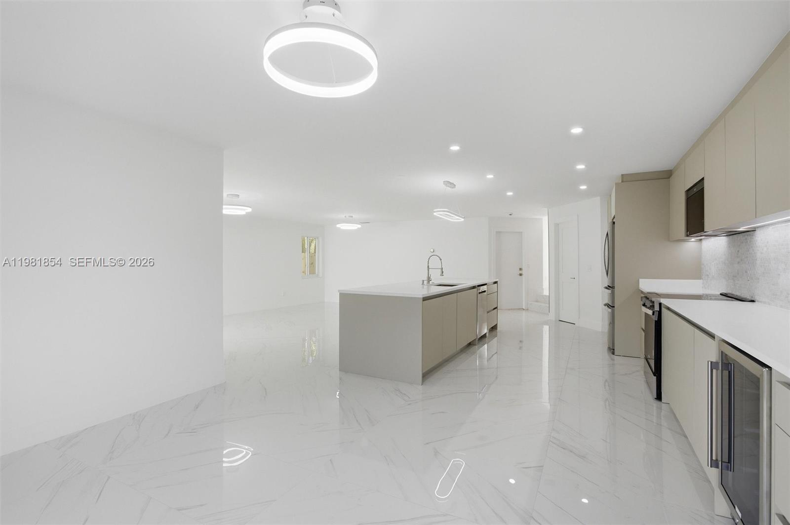 13911 SW 100th Ln Miami, FL 33186