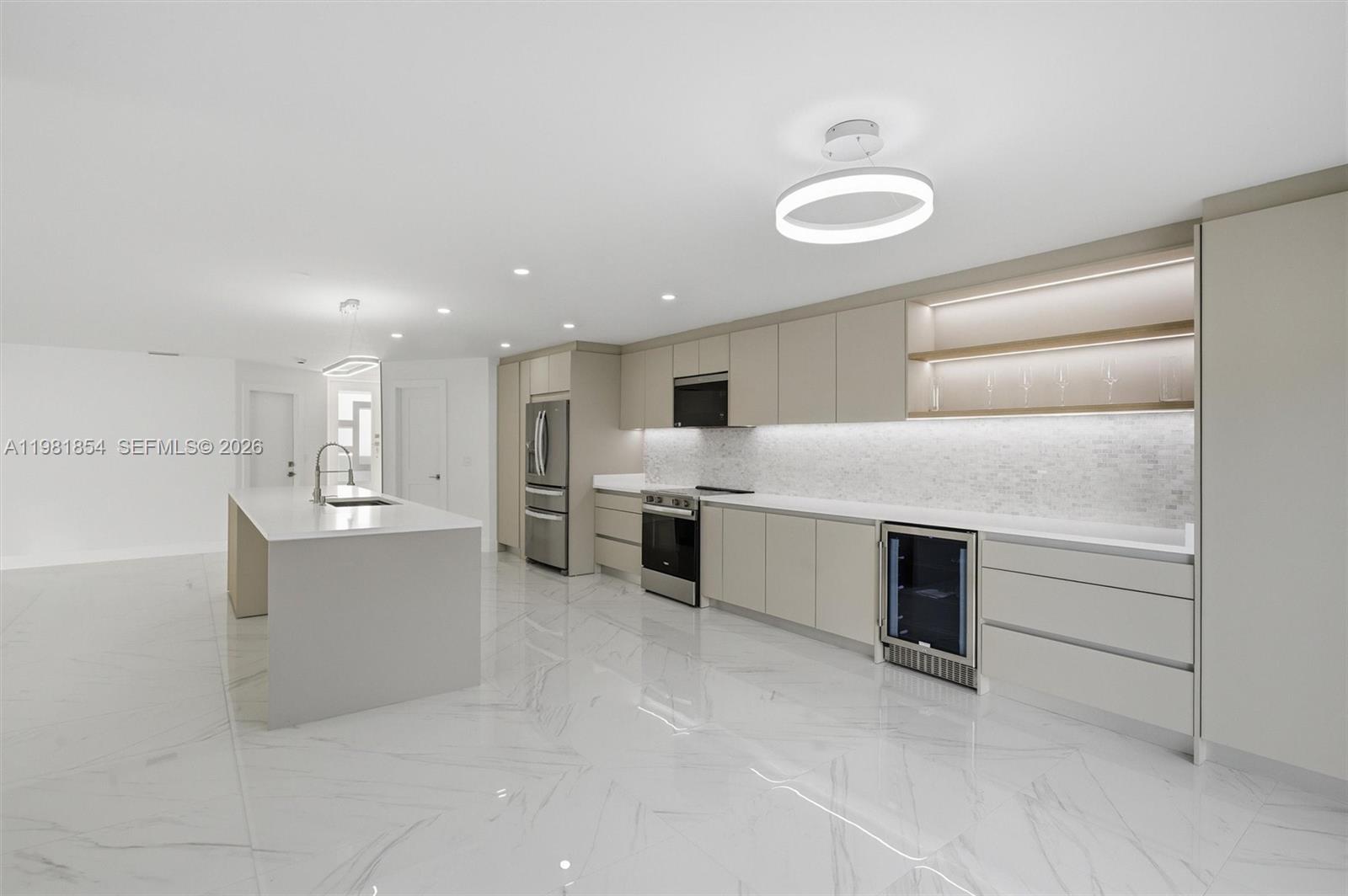 13911 SW 100th Ln Miami, FL 33186