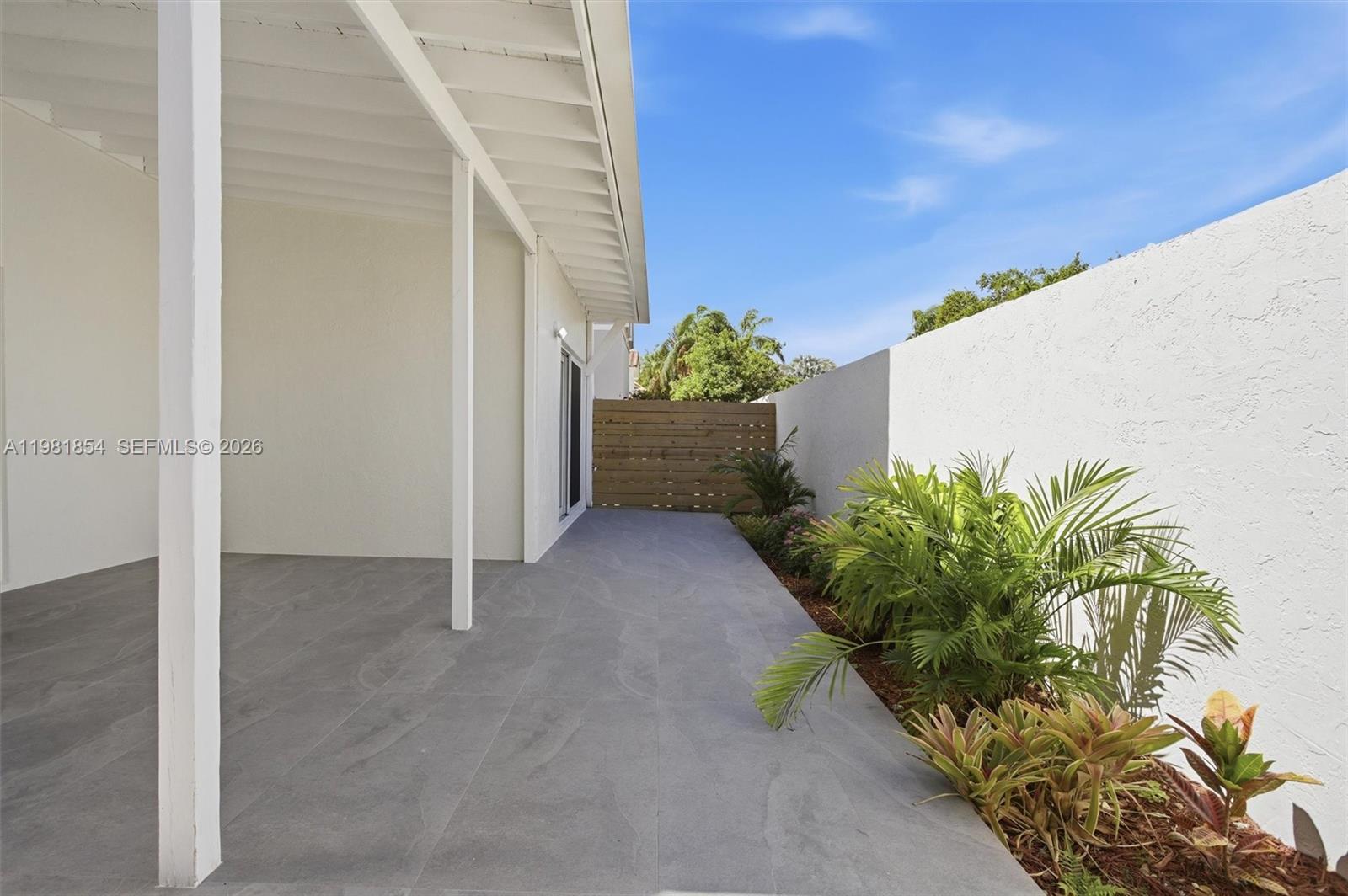 13911 SW 100th Ln Miami, FL 33186