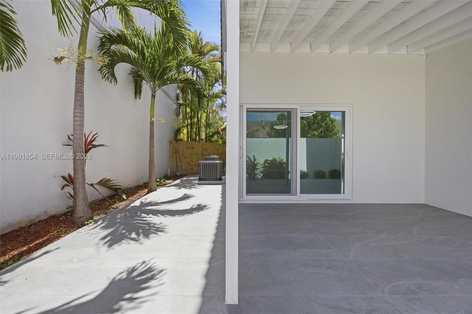 13911 SW 100th Ln Miami, FL 33186