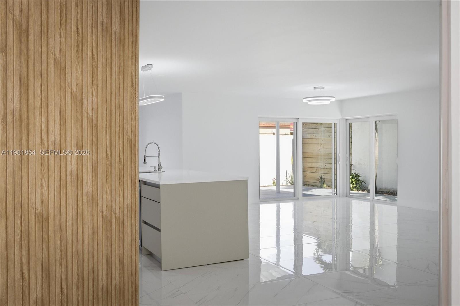 13911 SW 100th Ln Miami, FL 33186