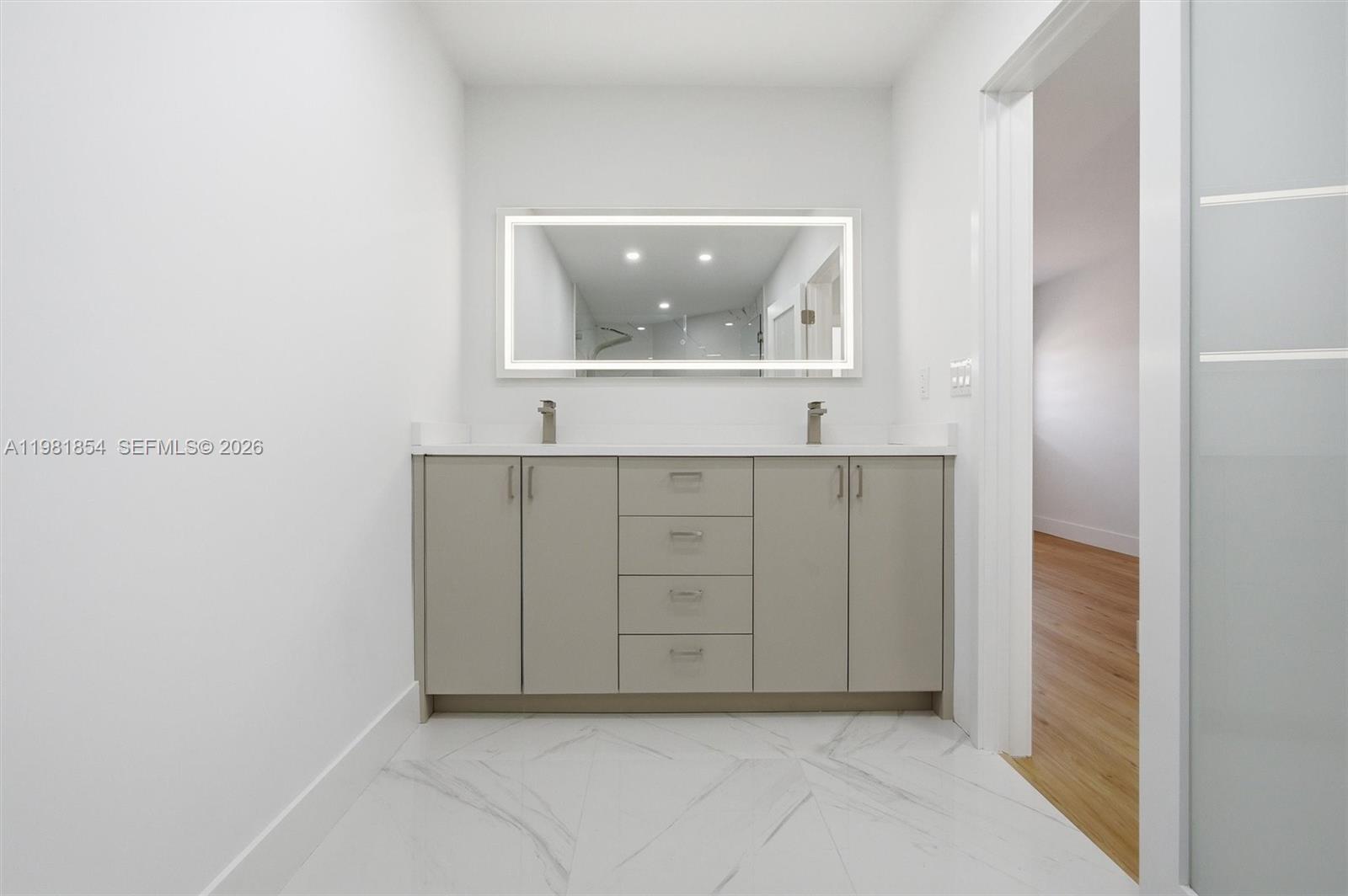 13911 SW 100th Ln Miami, FL 33186