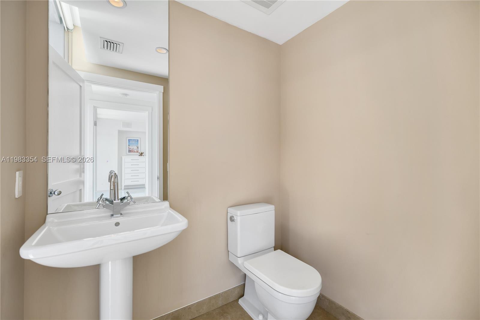 3737 Collins Ave #S-803 Miami Beach, FL 33140