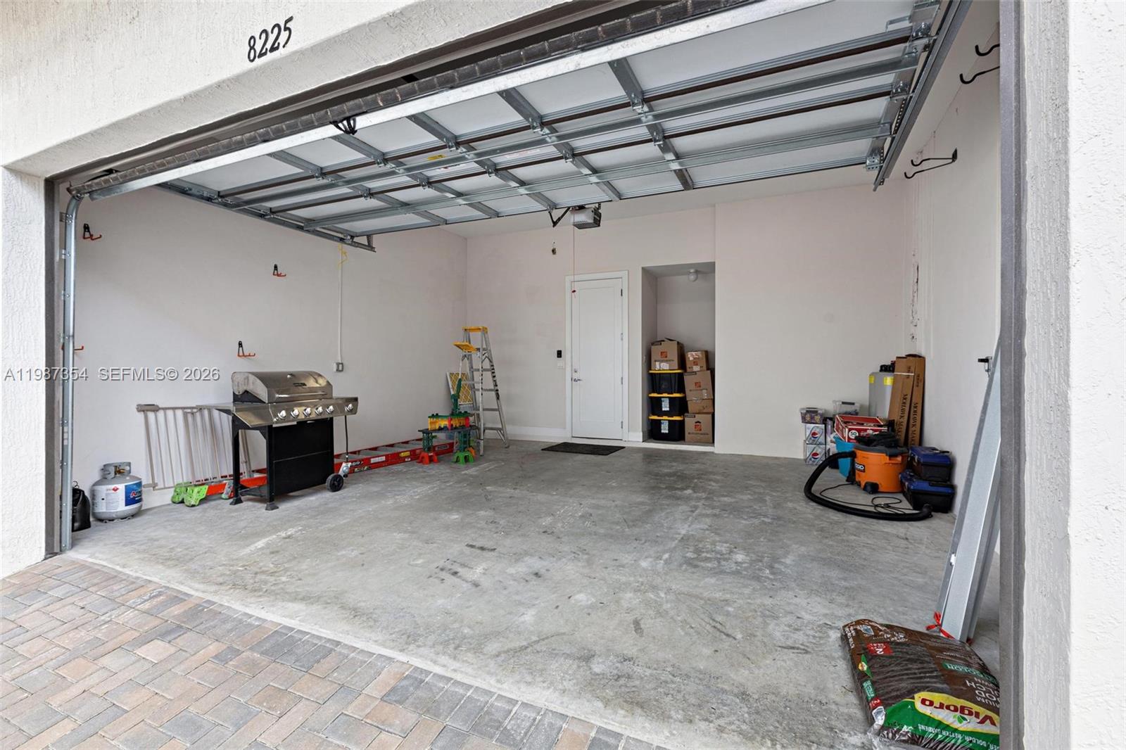 8225 NW 43rd St Doral, FL 33166