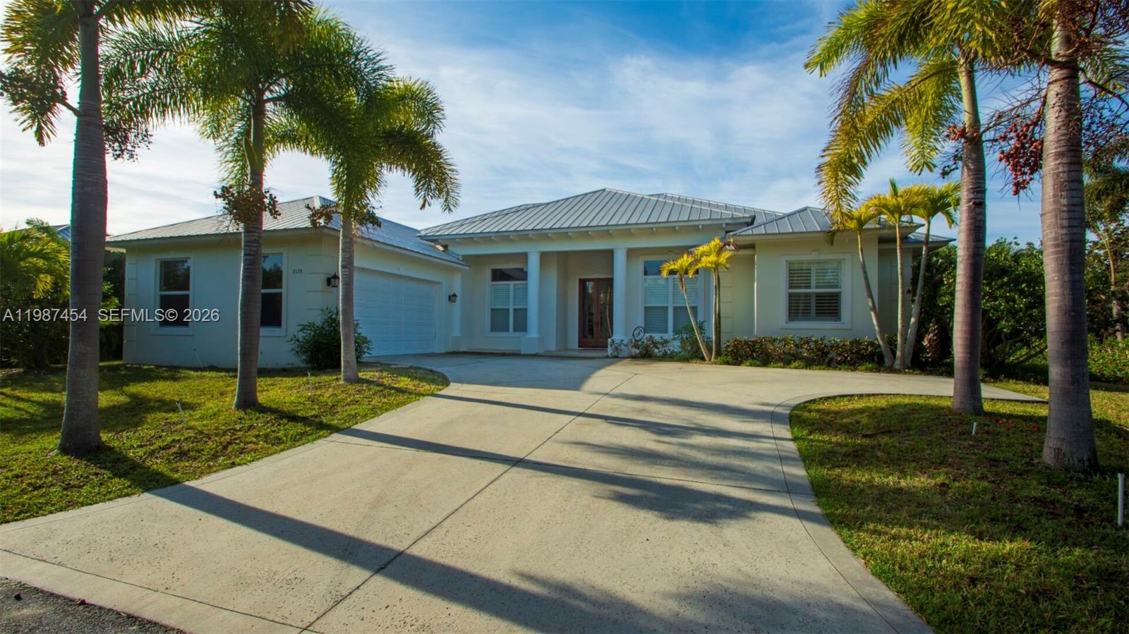 2135 Island Dr Vero Beach, FL 32963
