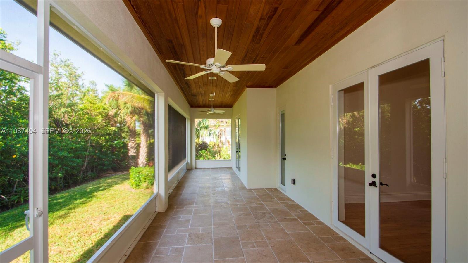 2135 Island Dr Vero Beach, FL 32963