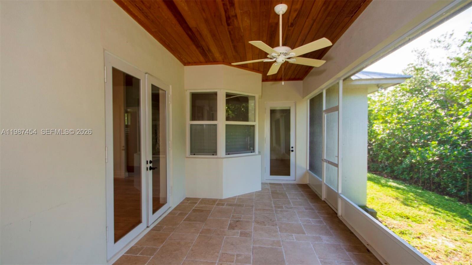 2135 Island Dr Vero Beach, FL 32963
