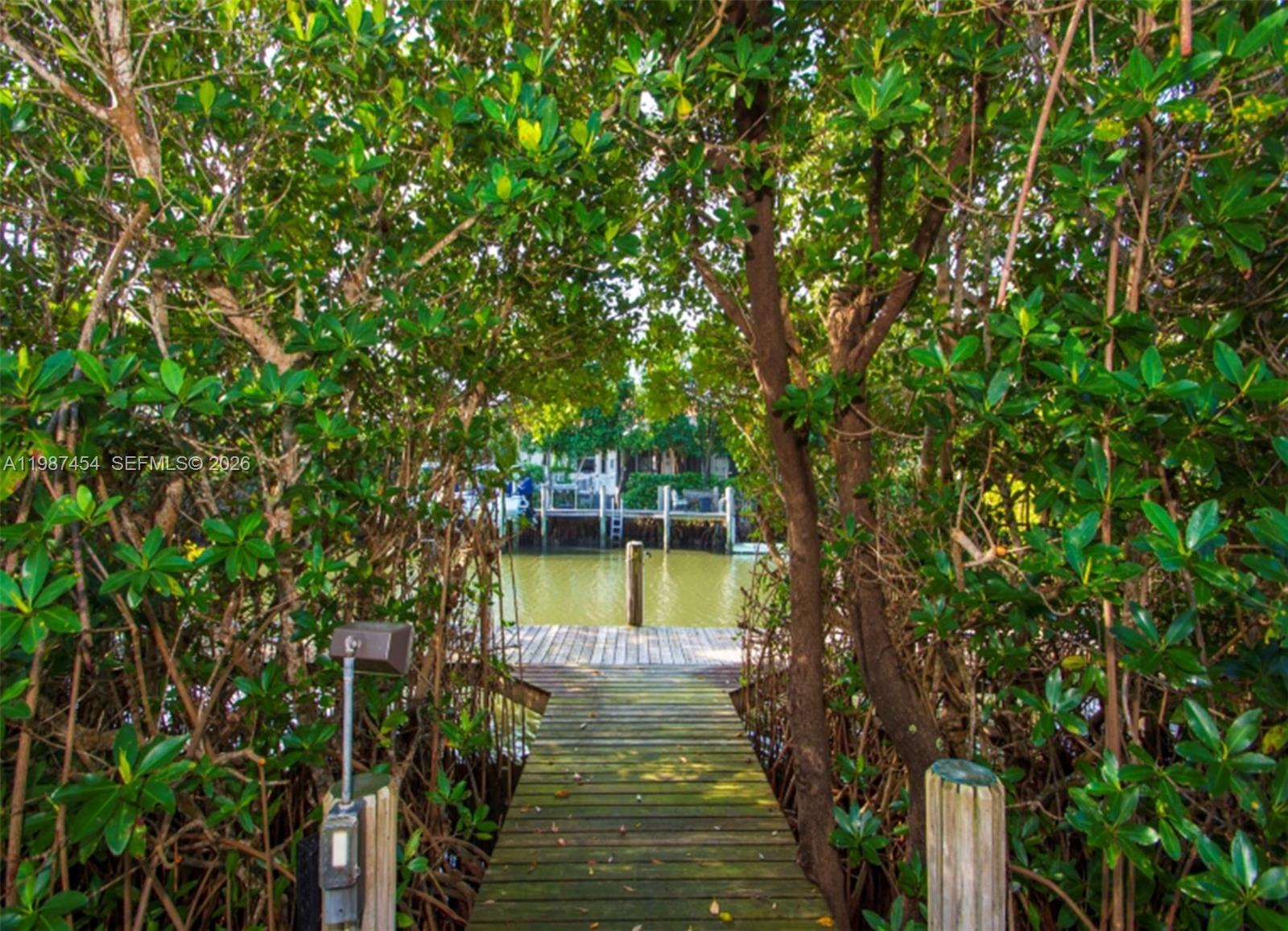 2135 Island Dr Vero Beach, FL 32963