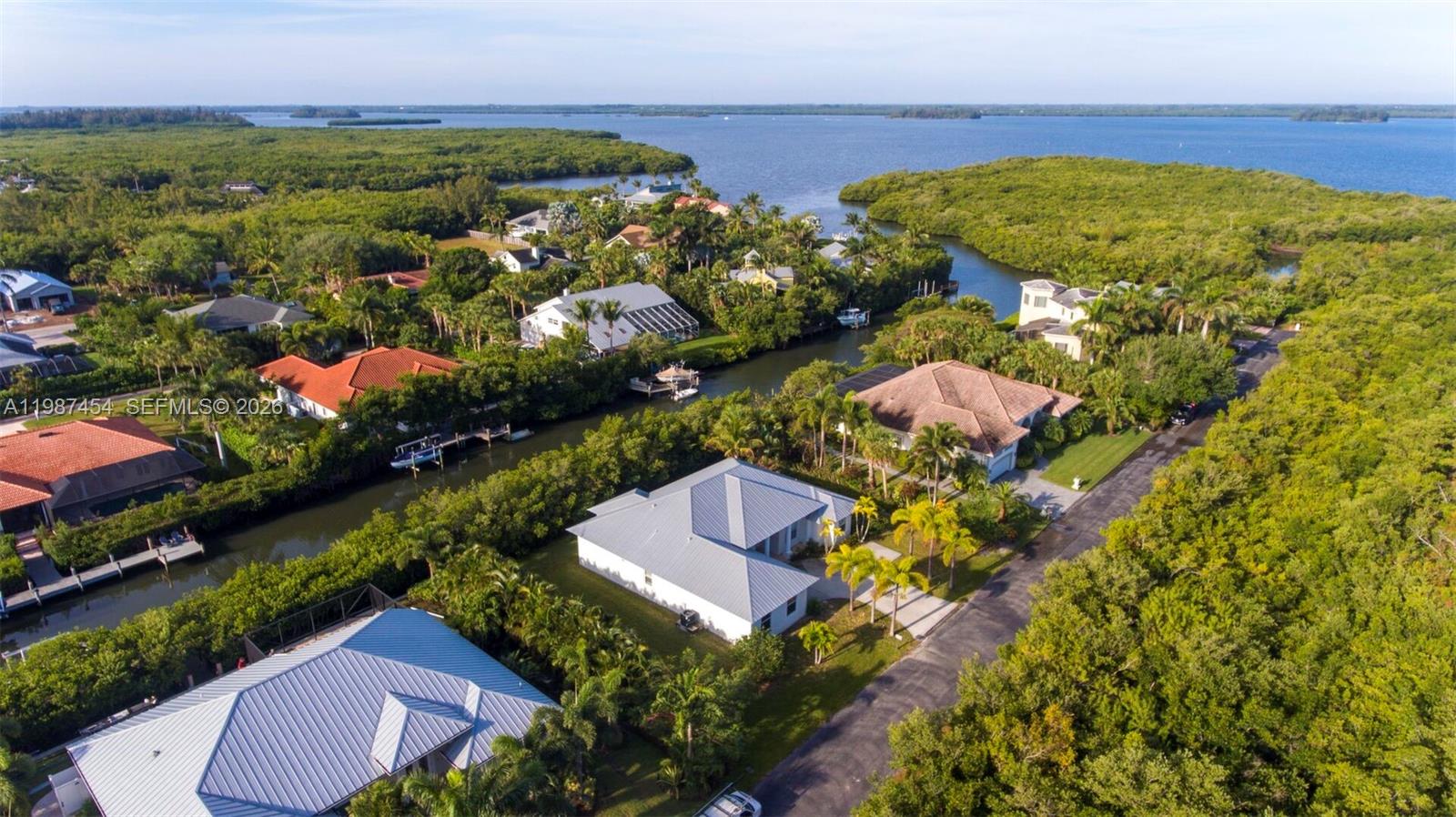 2135 Island Dr Vero Beach, FL 32963