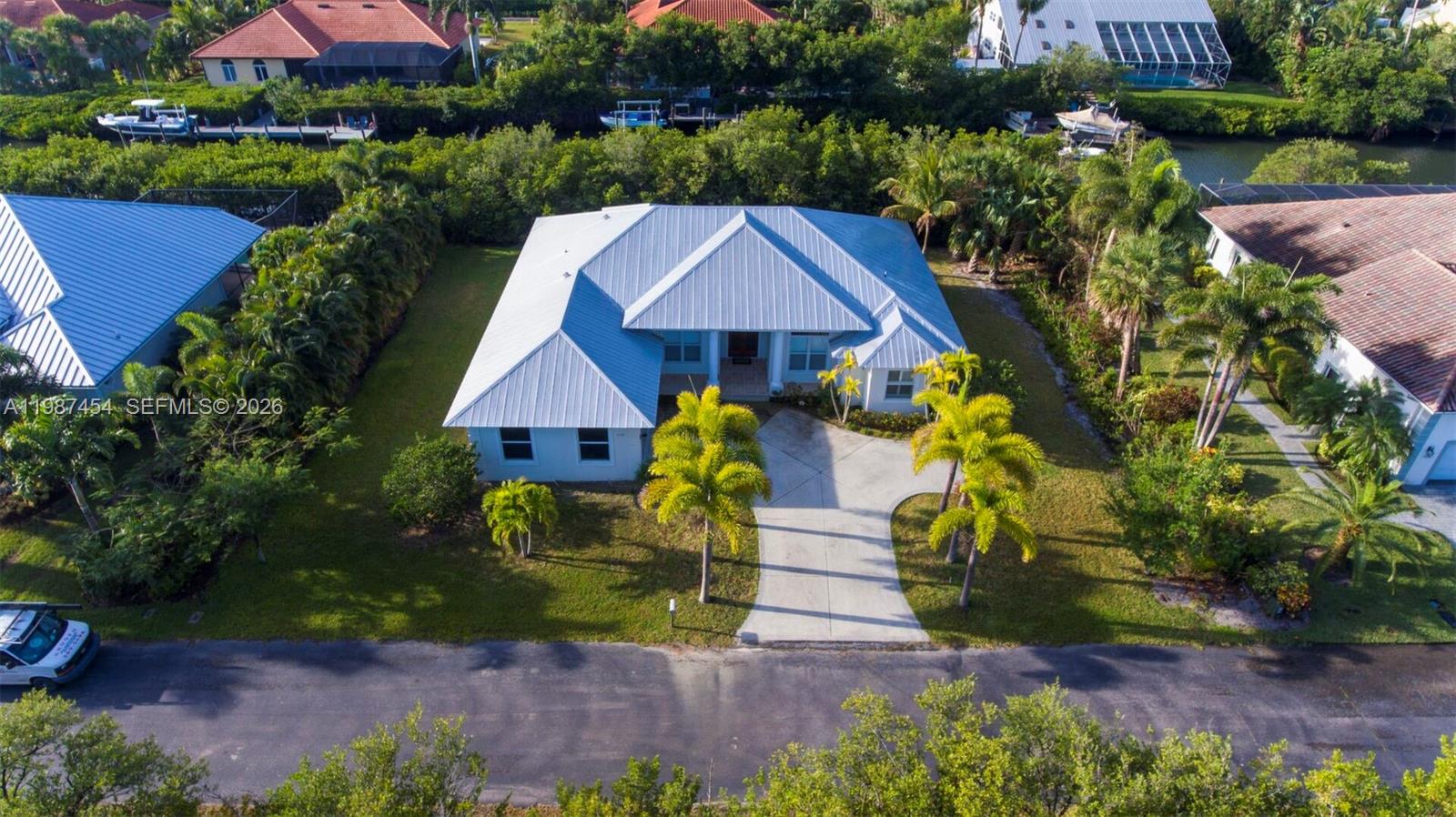 2135 Island Dr Vero Beach, FL 32963