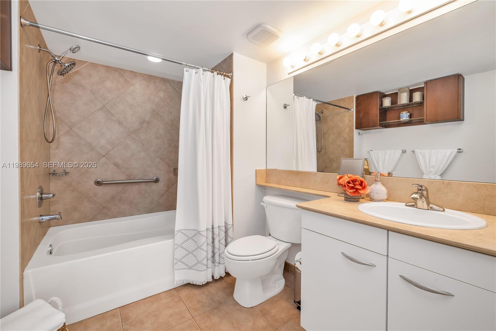 image 2080 Ocean Drive19