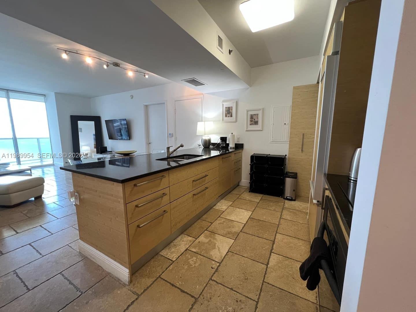 1830 S Ocean Dr #4010 Hallandale Beach, FL 33009