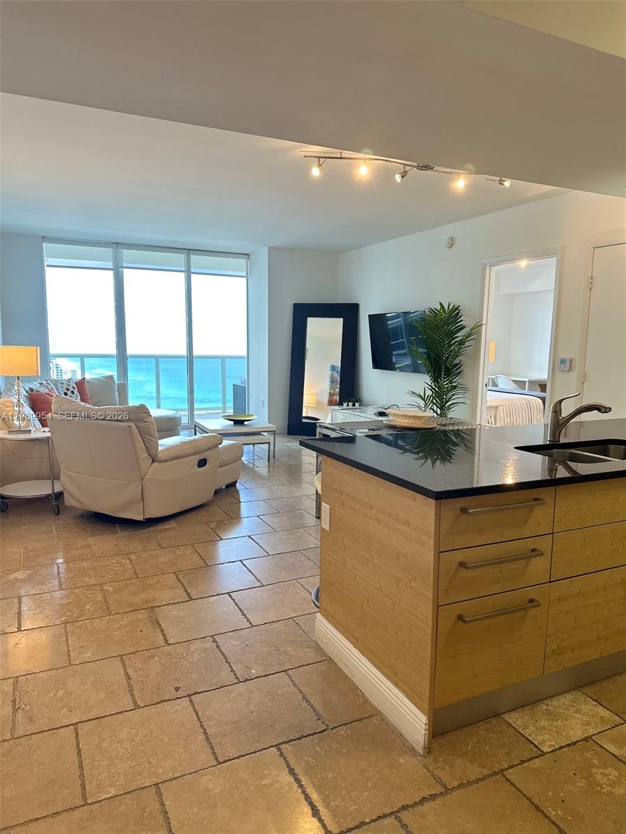 1830 S Ocean Dr #4010 Hallandale Beach, FL 33009