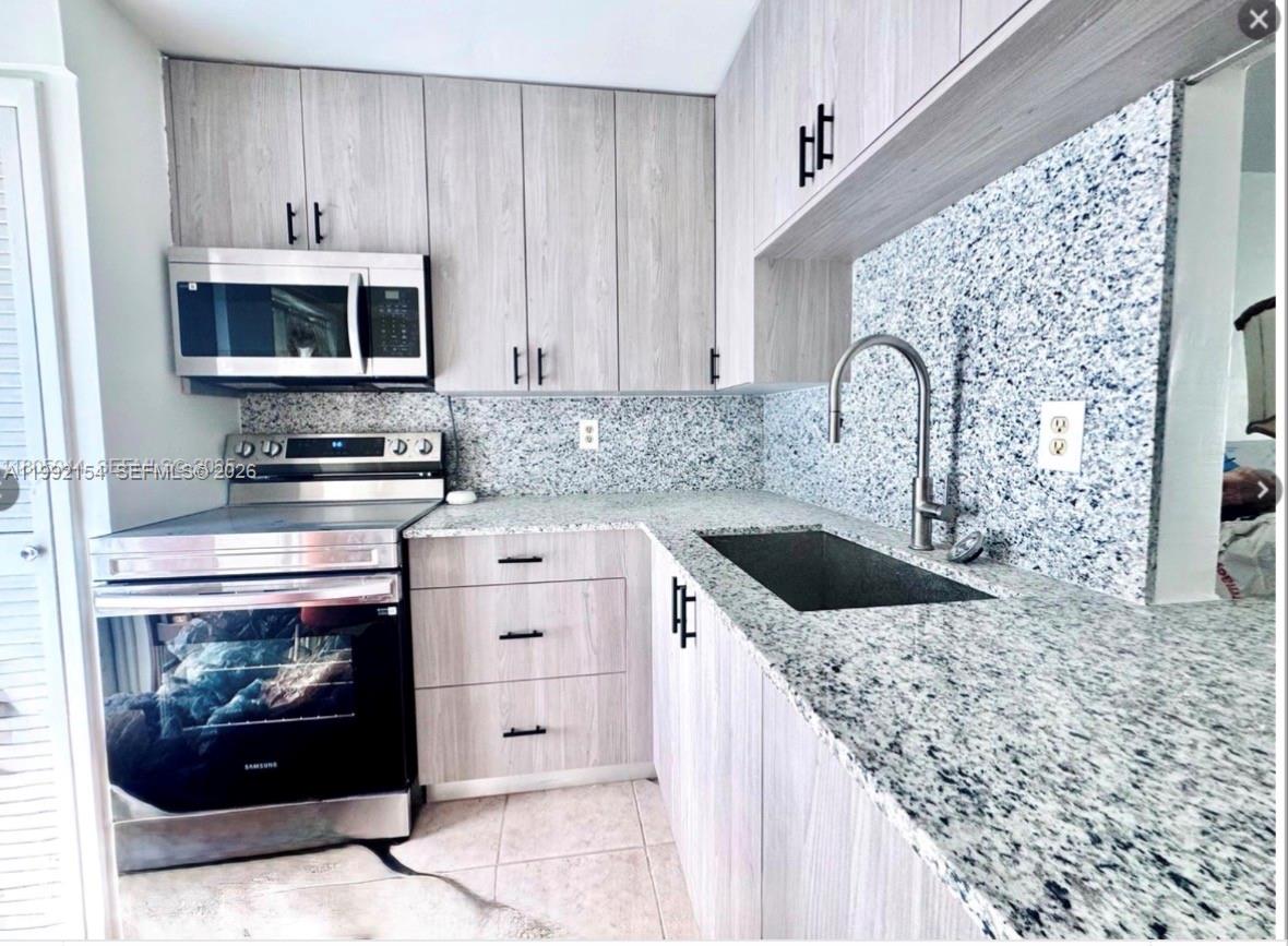 1701 NE 191st St #A108