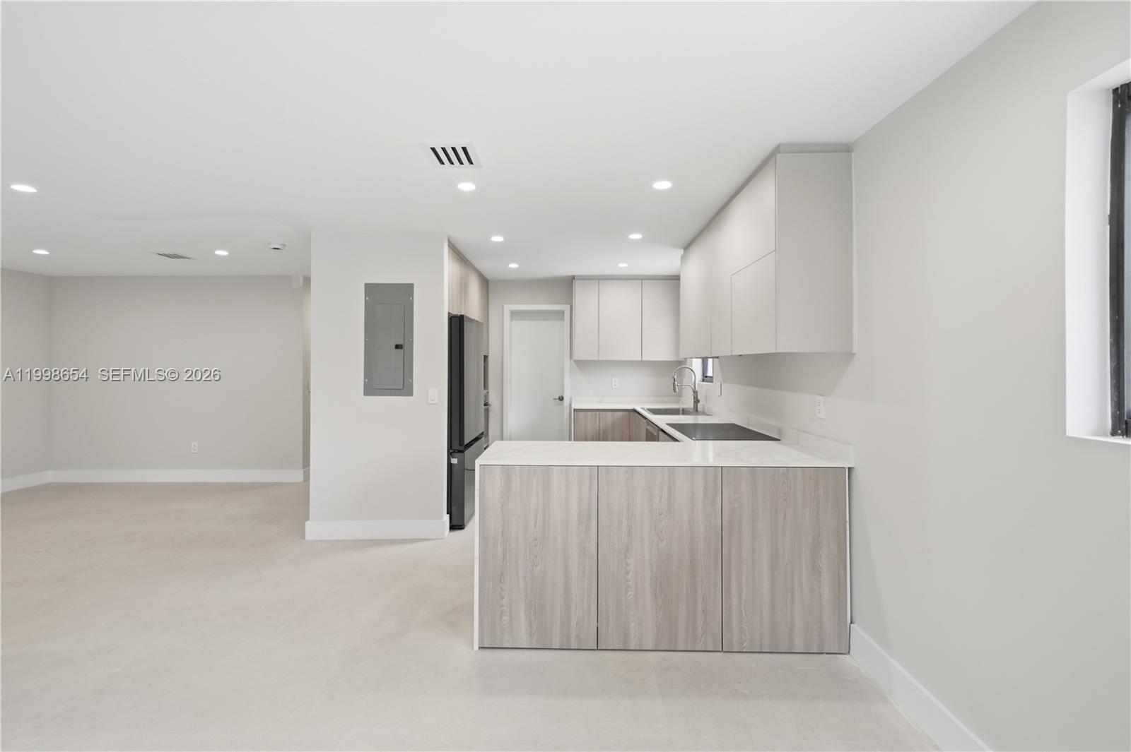 6332 SW 28th St Miami, FL 33155