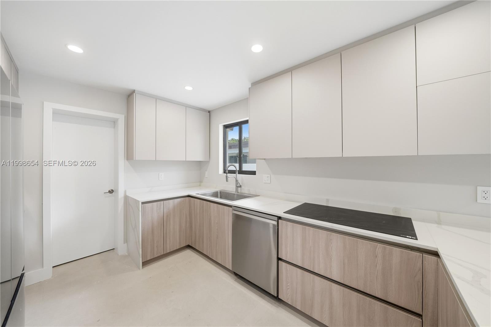 6332 SW 28th St Miami, FL 33155