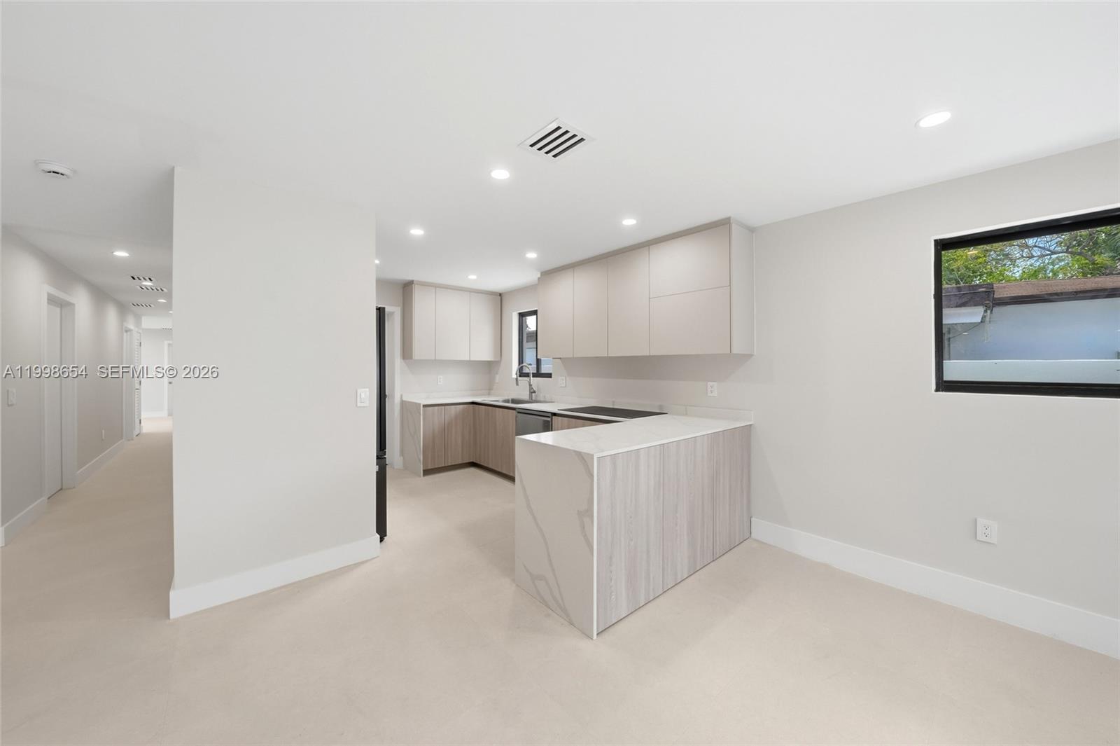 6332 SW 28th St Miami, FL 33155