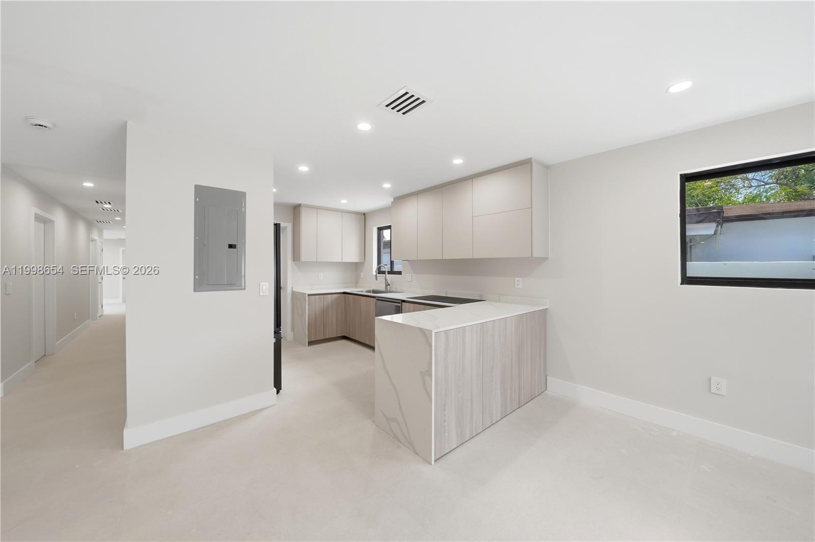 6332 SW 28th St Miami, FL 33155