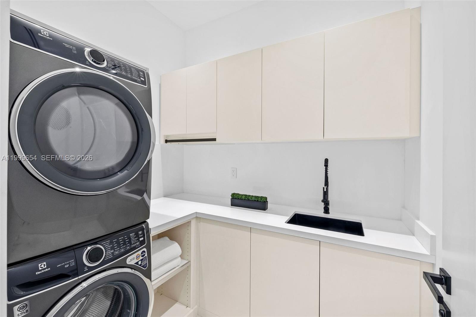 325 W 63rd St Miami Beach, FL 33141