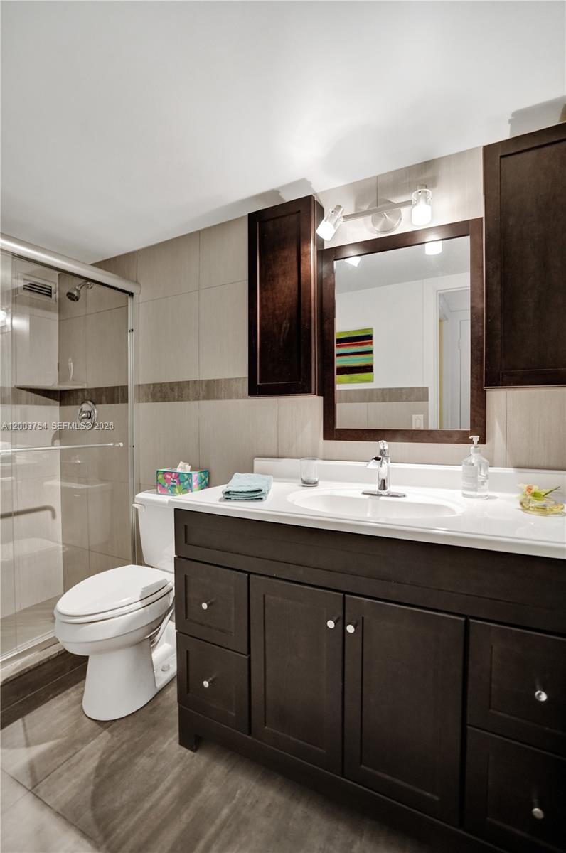 410 Golden Isles Dr #408 Hallandale Beach, FL 33009