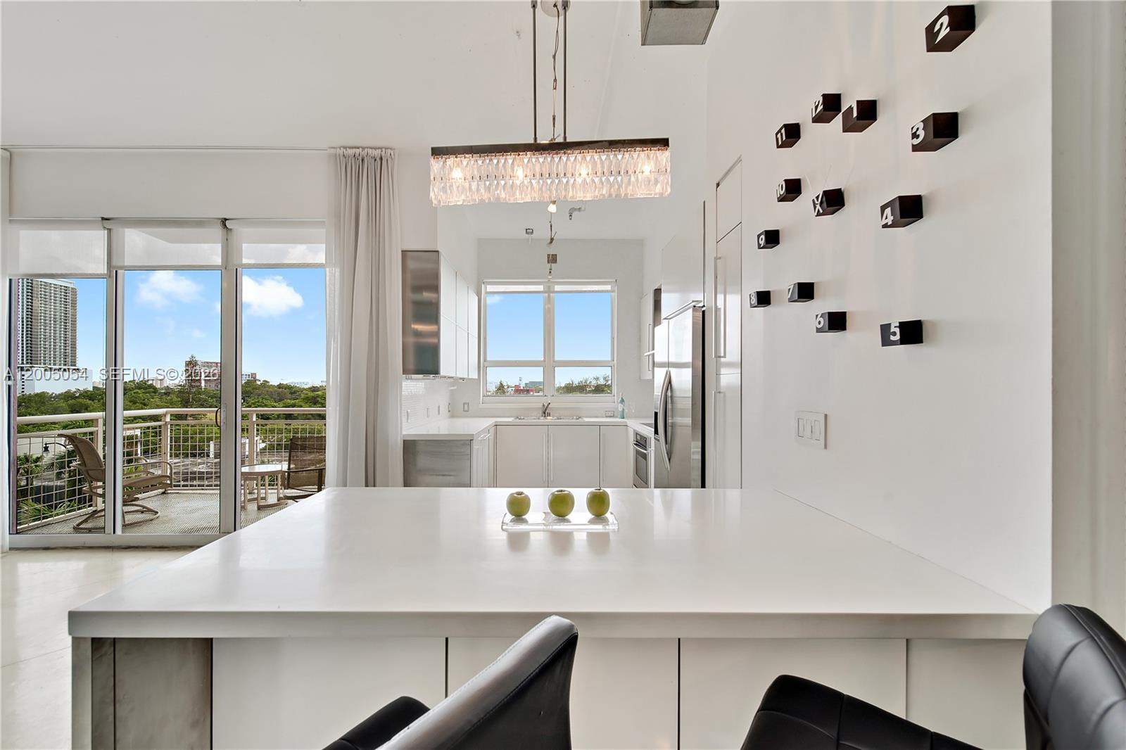 image Cite on the Bay West9