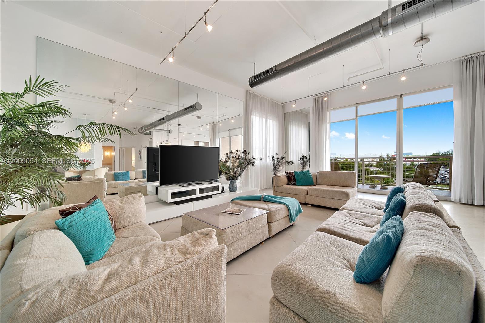 image Cite on the Bay West4