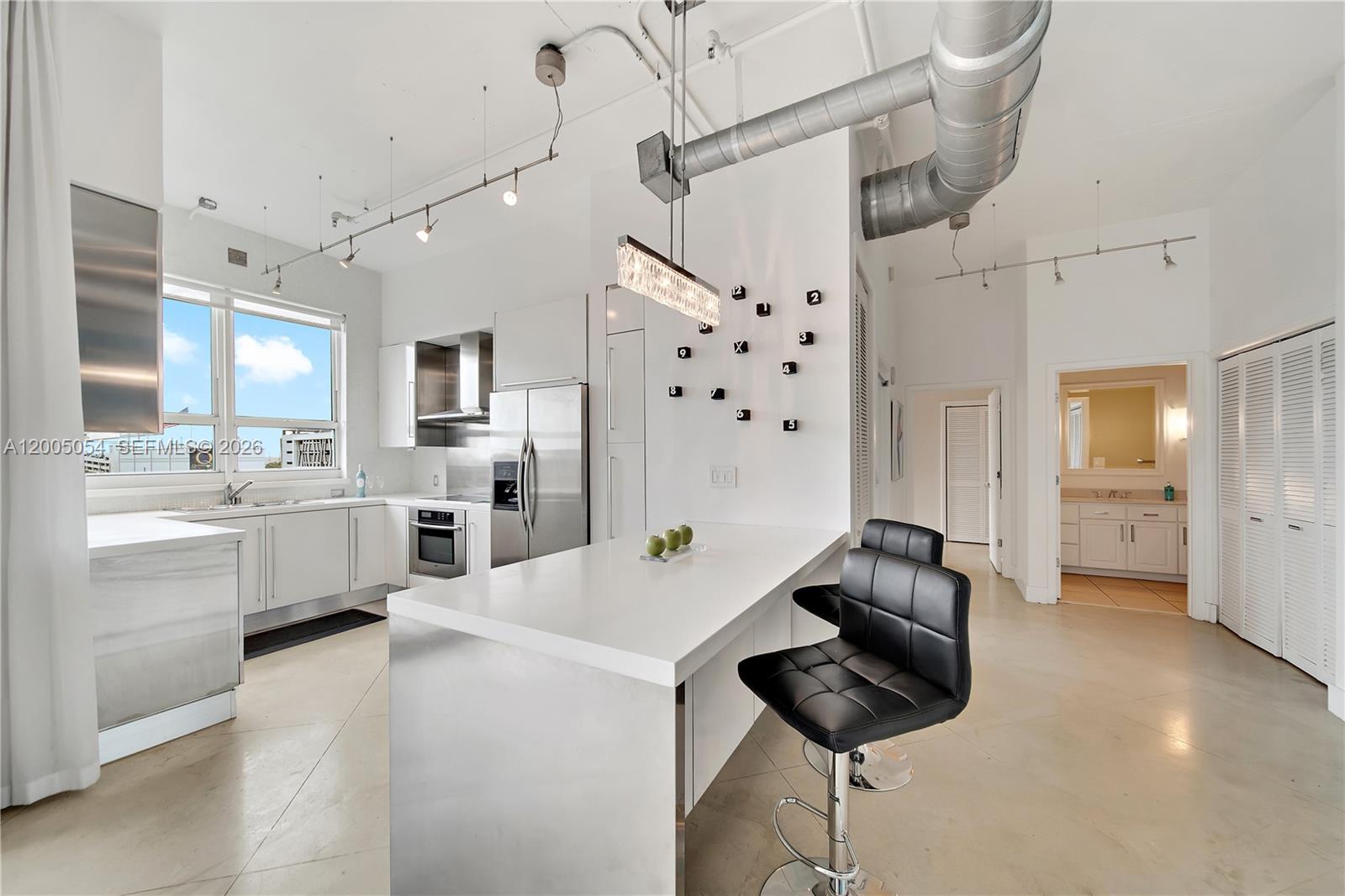 image Cite on the Bay West8