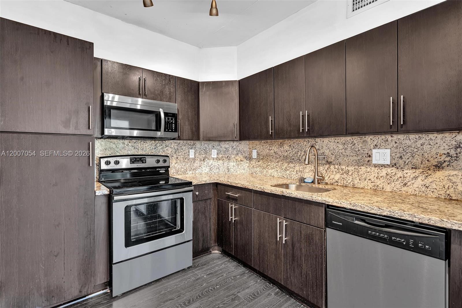 image Arlen House West9