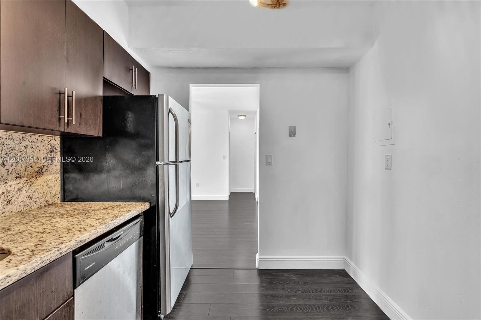 image Arlen House West12