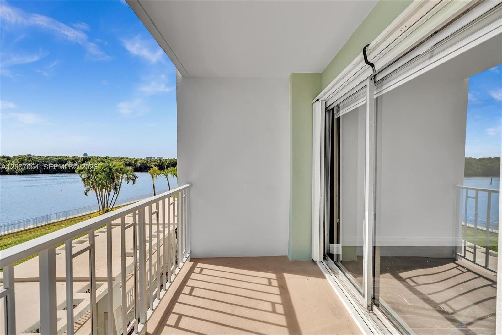 image Arlen House West47