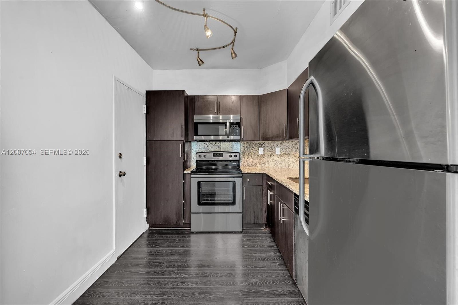 image Arlen House West8