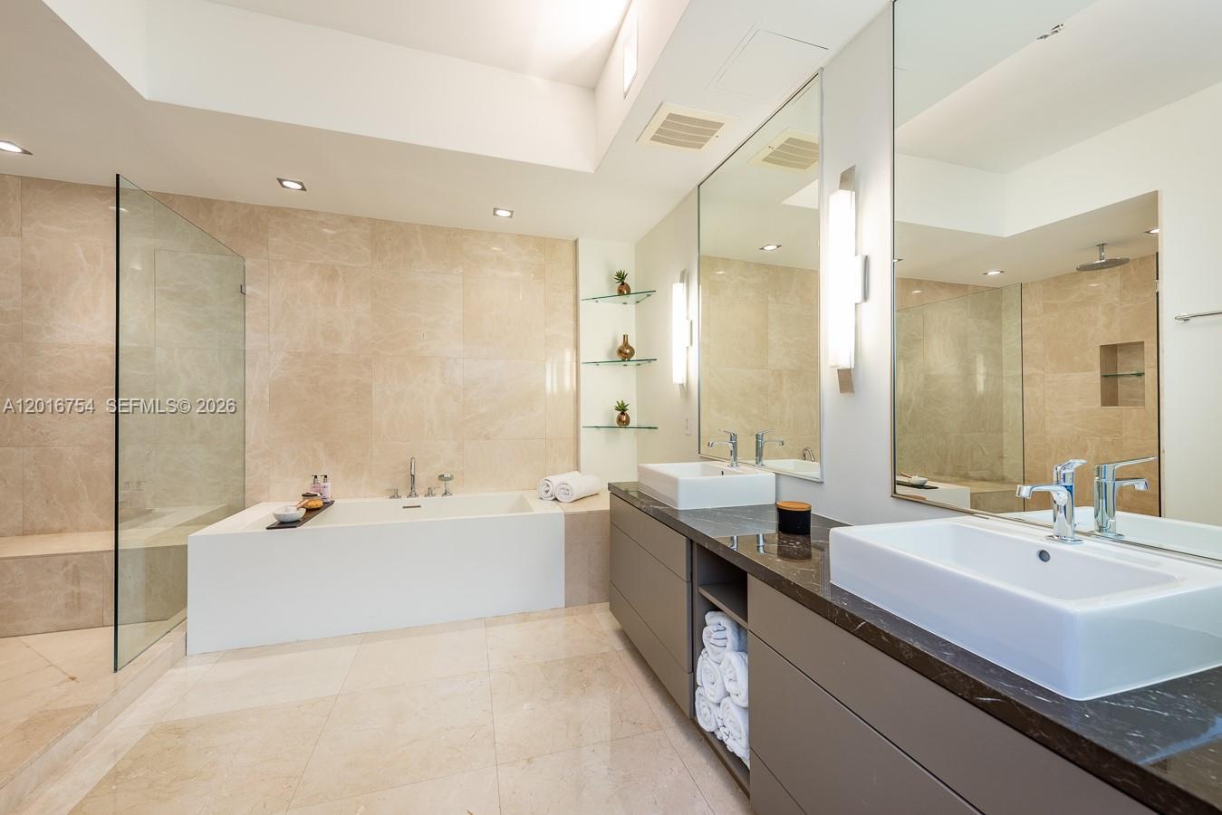 50 S Pointe Dr #3302 Miami Beach, FL 33139