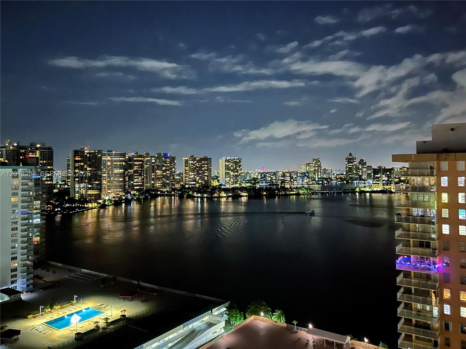 image Winston Towers 1002