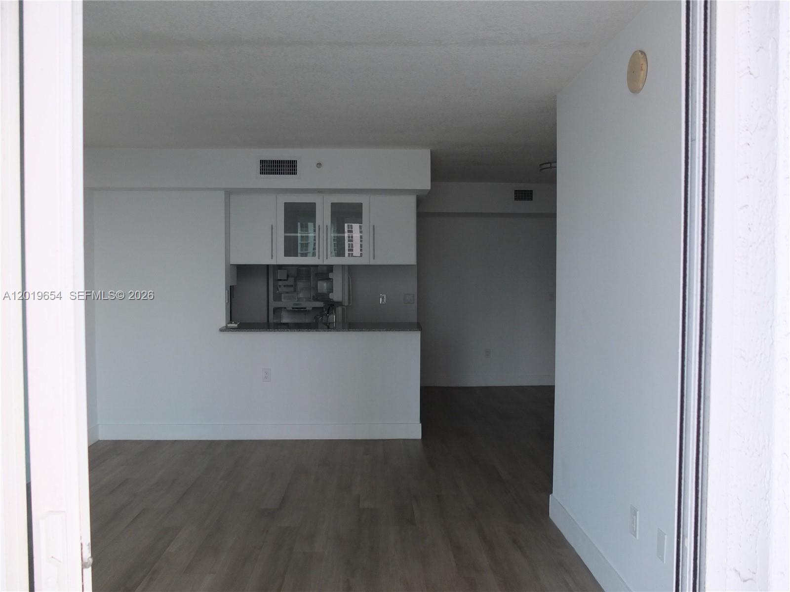 image 1800 Biscayne Plaza4