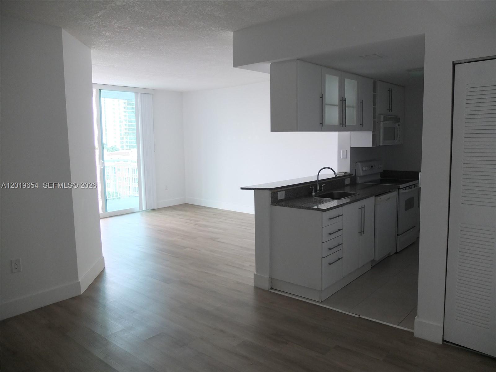 image 1800 Biscayne Plaza7