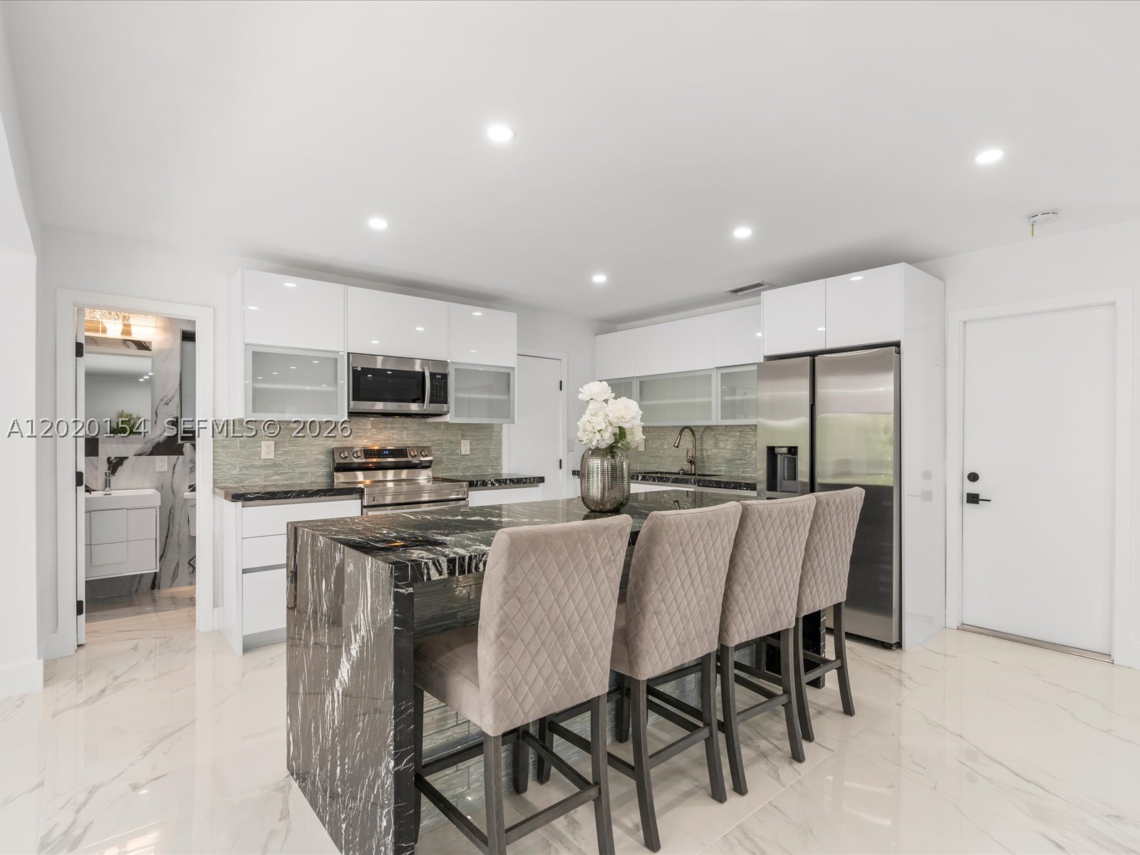 2340 NE 194th St Miami, FL 33180