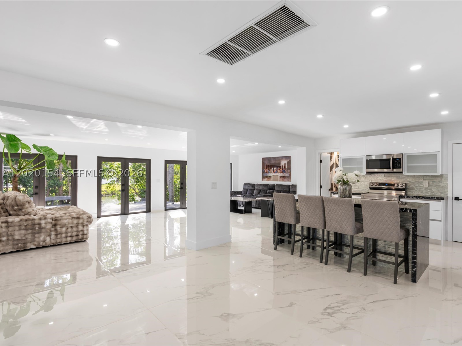 2340 NE 194th St Miami, FL 33180