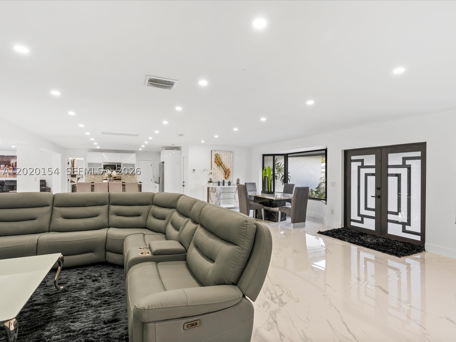 2340 NE 194th St Miami, FL 33180