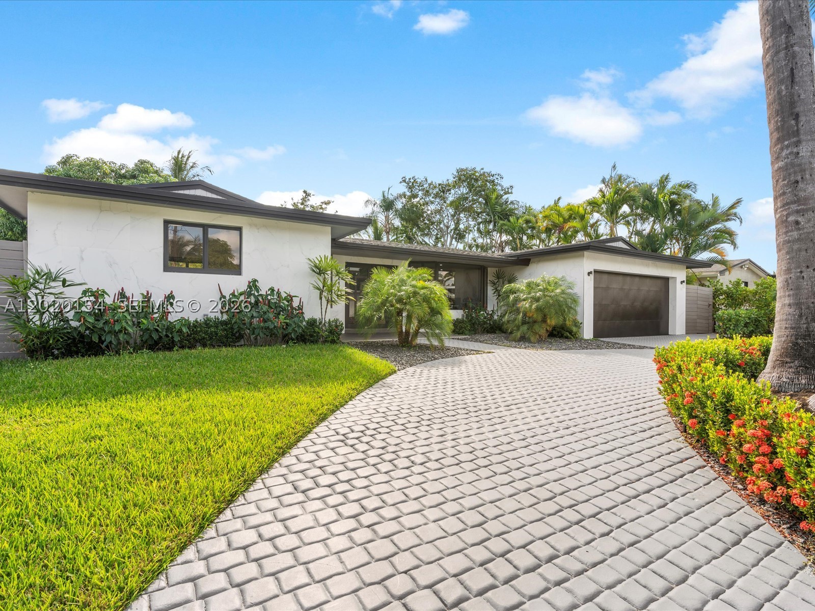 2340 NE 194th St Miami, FL 33180