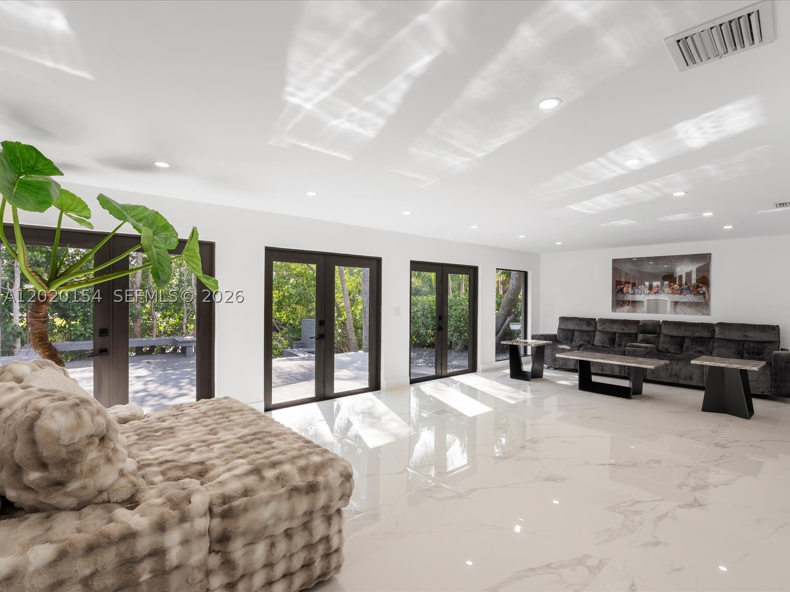 2340 NE 194th St Miami, FL 33180