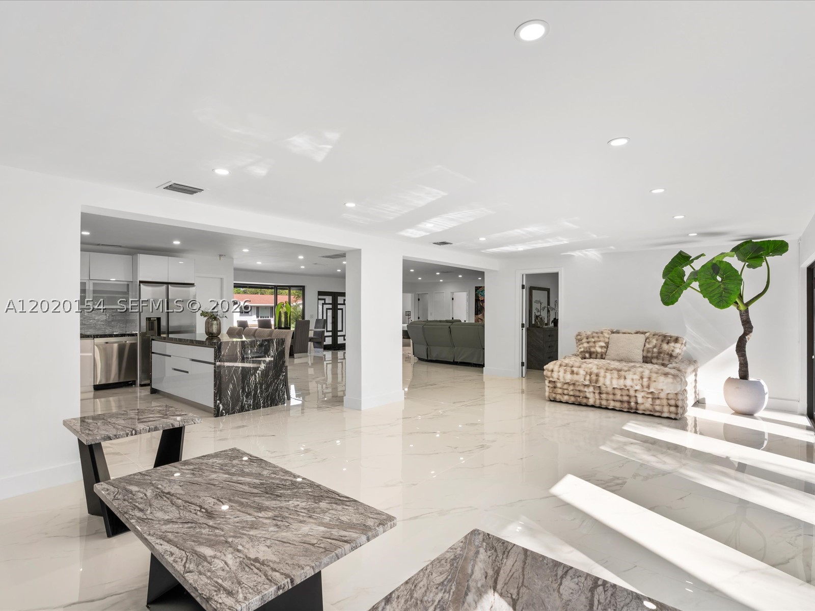 2340 NE 194th St Miami, FL 33180
