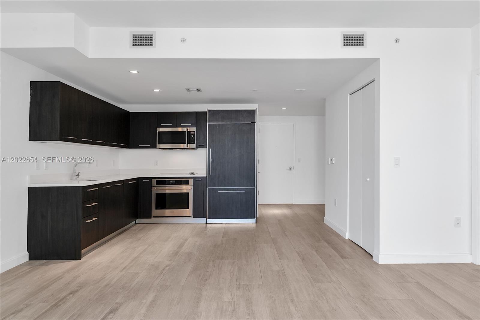 45 SW 9th St #3502 Miami, FL 33130