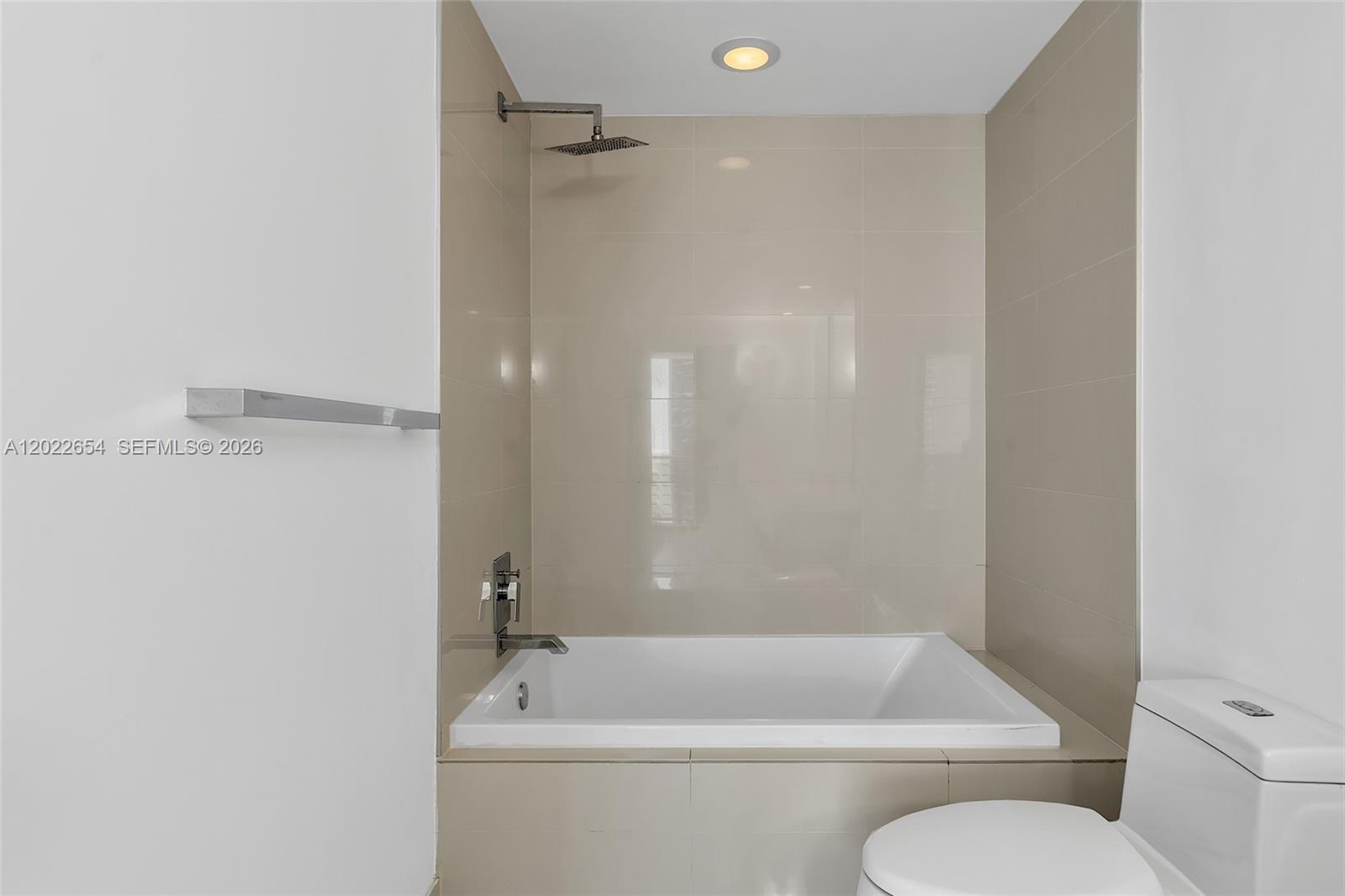 45 SW 9th St #3502 Miami, FL 33130