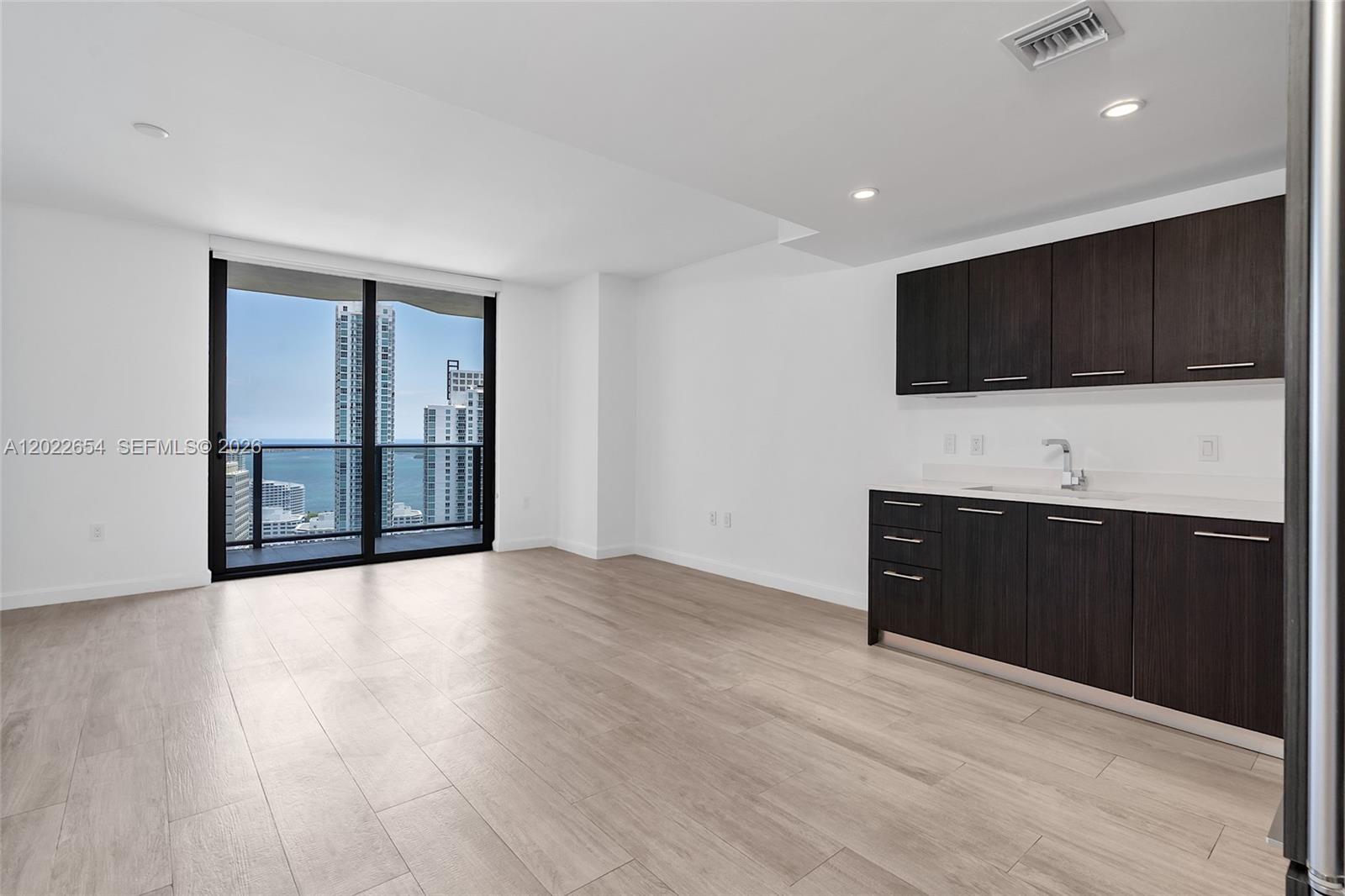 45 SW 9th St #3502 Miami, FL 33130